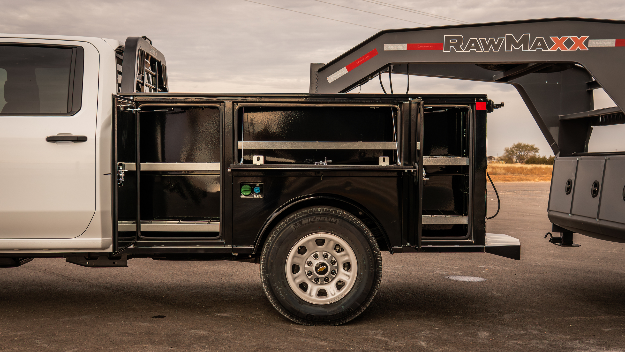 Titan Rear Tailboard and Receiver Hitch